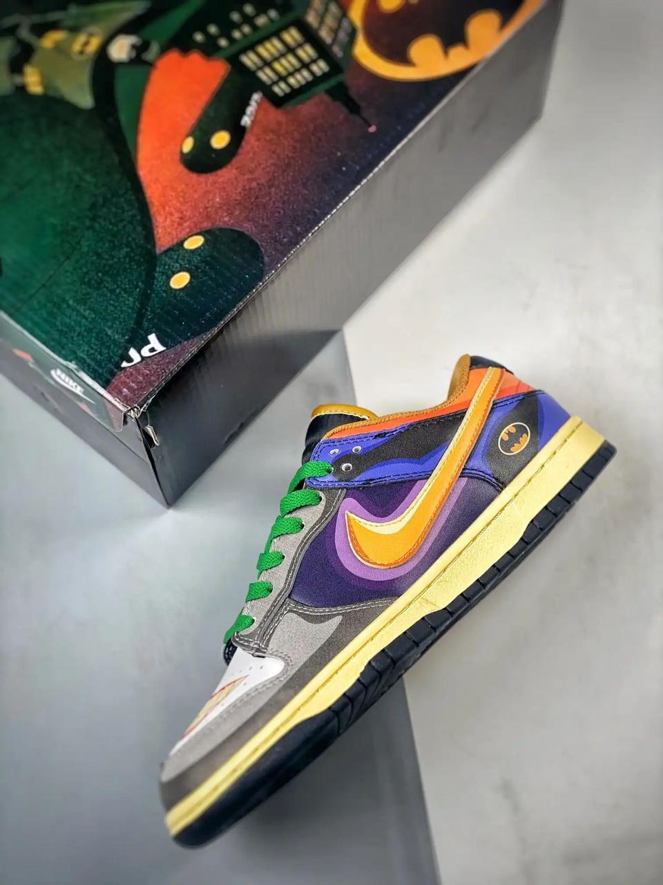 Nike SB DUNK BATMAN X JOKER