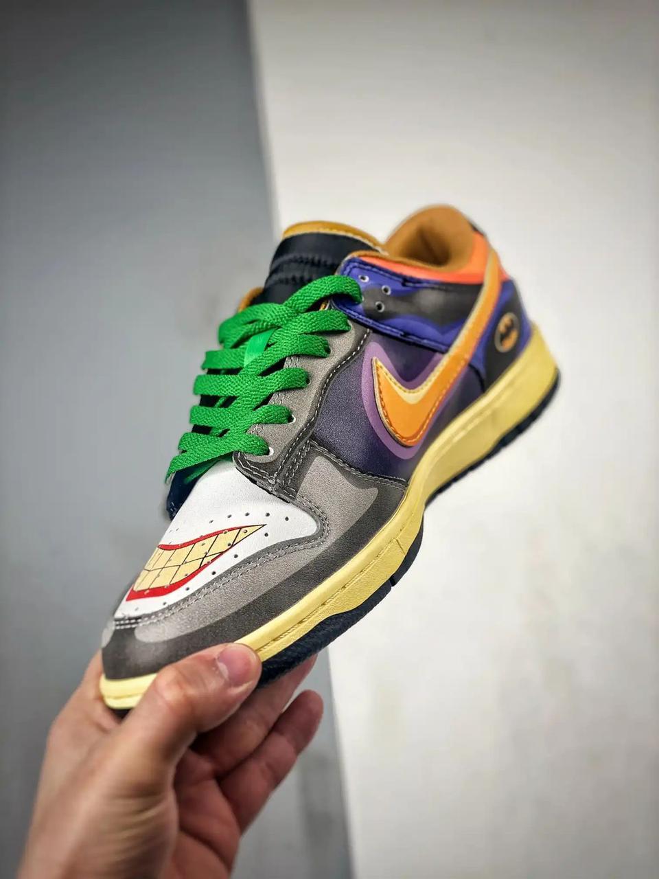 Nike SB DUNK BATMAN X JOKER