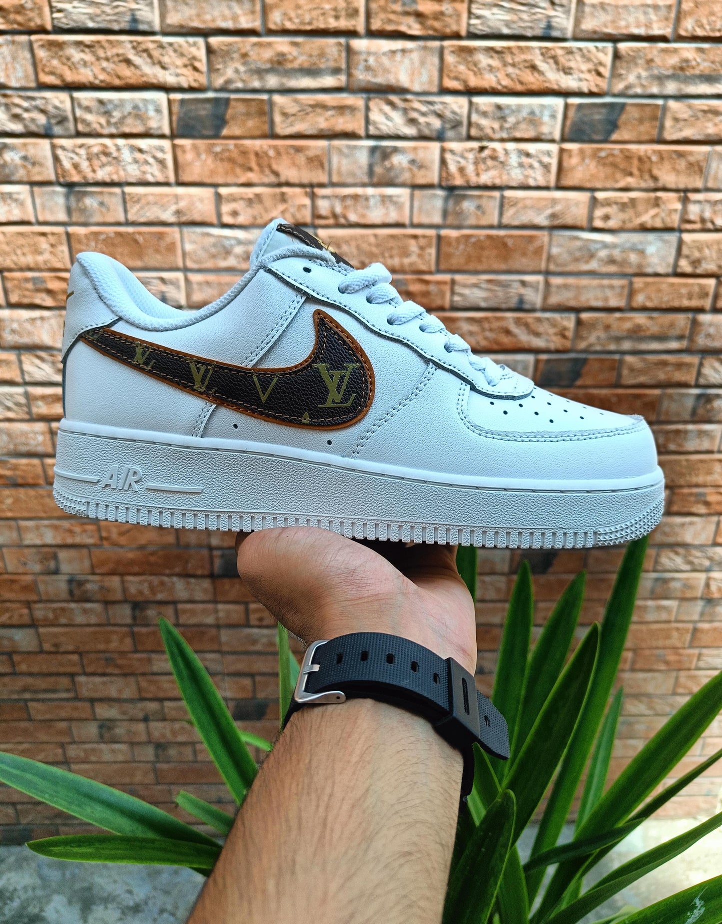 LOUIS VUITTON X AIRFORCE 1